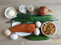 Фото приготовления рецепта: Салат с копченой курицей, маринованными грибами, огурцами и яйцами - шаг №1