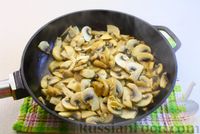 Фото приготовления рецепта: Запеканка с фаршем, грибами и шпинатом - шаг №4