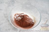 Фото приготовления рецепта: Шоколадные маффины на кефире - шаг №2