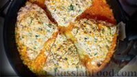 Фото приготовления рецепта: Жареная курица на сковороде в сливочно-чесночном соусе - шаг №7