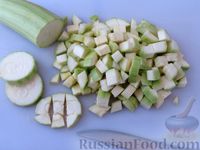 Фото приготовления рецепта: Филе индейки, запечённое с кабачками и сметанно-яблочным соусом - шаг №4