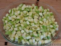 Фото приготовления рецепта: Филе индейки, запечённое с кабачками и сметанно-яблочным соусом - шаг №7