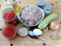 Фото приготовления рецепта: Куриные тефтели с кабачками, тушенные в томатном соусе - шаг №1