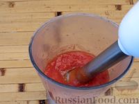 Фото приготовления рецепта: Куриные тефтели с кабачками, тушенные в томатном соусе - шаг №7
