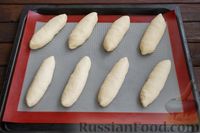 Фото приготовления рецепта: Дрожжевые пирожки-"лодочки" с сыром, чесноком и зеленью (в духовке) - шаг №13