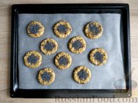 Фото приготовления рецепта: Овсяное печенье с грецкими орехами, семенами подсолнечника и маком - шаг №11