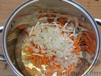 Фото приготовления рецепта: Куриный суп с фасолью, грибами, капустой и пшеном - шаг №9