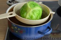 Фото приготовления рецепта: Голубцы из молодой капусты с курицей, тушенные в овощном соусе - шаг №10
