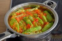 Фото приготовления рецепта: Голубцы из молодой капусты с курицей, тушенные в овощном соусе - шаг №18