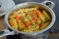 Фото приготовления рецепта: Голубцы из молодой капусты с курицей, тушенные в овощном соусе - шаг №19