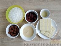 Фото приготовления рецепта: Батончики из белого шоколада со сгущёнкой, кокосовой стружкой, клюквой и орехами - шаг №1