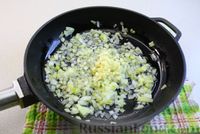 Фото приготовления рецепта: Рис с фаршем, шпинатом и помидорами (на сковороде) - шаг №6