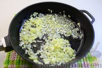 Фото приготовления рецепта: Рис с фаршем, шпинатом и помидорами (на сковороде) - шаг №7
