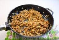 Фото приготовления рецепта: Рис с фаршем, шпинатом и помидорами (на сковороде) - шаг №12