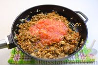 Фото приготовления рецепта: Рис с фаршем, шпинатом и помидорами (на сковороде) - шаг №13