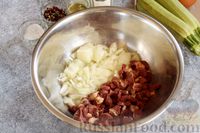 Фото приготовления рецепта: Рубленые котлеты из куриного филе, сердечек и кабачков - шаг №2