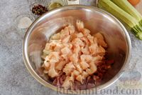 Фото приготовления рецепта: Рубленые котлеты из куриного филе, сердечек и кабачков - шаг №3