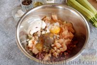 Фото приготовления рецепта: Рубленые котлеты из куриного филе, сердечек и кабачков - шаг №5