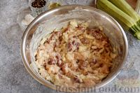Фото приготовления рецепта: Рубленые котлеты из куриного филе, сердечек и кабачков - шаг №7