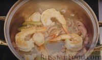 Фото приготовления рецепта: Тайский суп "Том Ям" с креветками - шаг №6