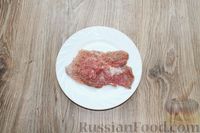 Фото приготовления рецепта: Свинина, запечённая с грибами, помидорами и сыром фета - шаг №4