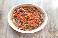 Фото приготовления рецепта: Свинина, запечённая с грибами, помидорами и сыром фета - шаг №8