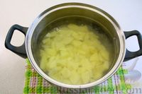 Фото приготовления рецепта: Борщ со щавелем и фрикадельками, без капусты - шаг №3