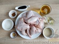Фото приготовления рецепта: Жареные куриные крылышки в соево-пивной глазури - шаг №1