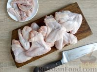 Фото приготовления рецепта: Жареные куриные крылышки в соево-пивной глазури - шаг №2