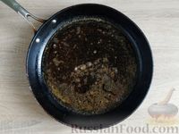 Фото приготовления рецепта: Овощной суп-пюре с шампиньонами, зелёным горошком и сыром - шаг №3