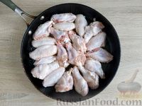 Фото приготовления рецепта: Жареные куриные крылышки в соево-пивной глазури - шаг №10