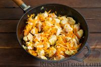 Фото приготовления рецепта: Макароны с курицей и овощами, на сковороде - шаг №6