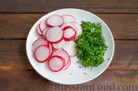 Фото приготовления рецепта: Салат из молодого картофеля, редиса и зелени - шаг №6