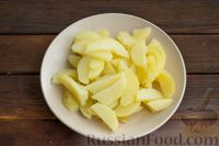 Фото приготовления рецепта: Салат из молодого картофеля, редиса и зелени - шаг №7