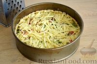 Фото приготовления рецепта: Киш с копчёной курицей, помидорами, сыром и зеленью - шаг №10