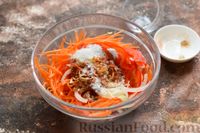 Фото приготовления рецепта: Салат с вешенками, болгарским перцем, морковью и луком, по-корейски - шаг №9