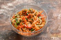 Фото приготовления рецепта: Салат с вешенками, болгарским перцем, морковью и луком, по-корейски - шаг №15