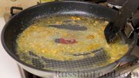 Фото приготовления рецепта: Жареные креветки в медово-чесночном соусе - шаг №5