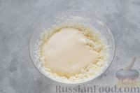 Фото приготовления рецепта: Творожный пирог с клубникой - шаг №7