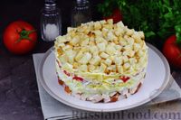 Фото к рецепту: Слоёный салат с копчёной курицей, помидорами, сыром и яйцами