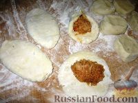 Фото приготовления рецепта: Картофельные язычки с капустой - шаг №2
