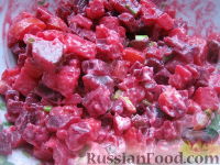 Фото приготовления рецепта: Овощной салат со свеклой "Осеннее настроение" - шаг №9