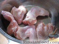 Фото приготовления рецепта: Куриный суп с лапшой из омлета - шаг №2