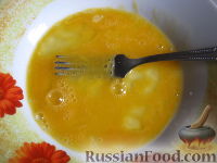 Фото приготовления рецепта: Куриный суп с лапшой из омлета - шаг №7