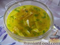 Фото приготовления рецепта: Куриный суп с лапшой из омлета - шаг №13
