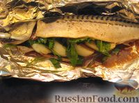 Фото приготовления рецепта: Запеченная скумбрия с мидиями и картофелем - шаг №5