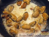 Фото приготовления рецепта: Запеченная скумбрия с мидиями и картофелем - шаг №12
