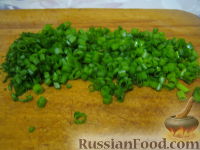 Фото приготовления рецепта: Салат с тунцом и гранатом - шаг №10