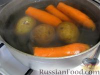 Фото приготовления рецепта: Салат из свеклы "Аппетитный" - шаг №3