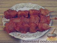 Фото приготовления рецепта: Куриный шашлычок в красном маринаде - шаг №6